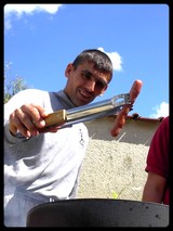 Didier manie bien la saucisse !